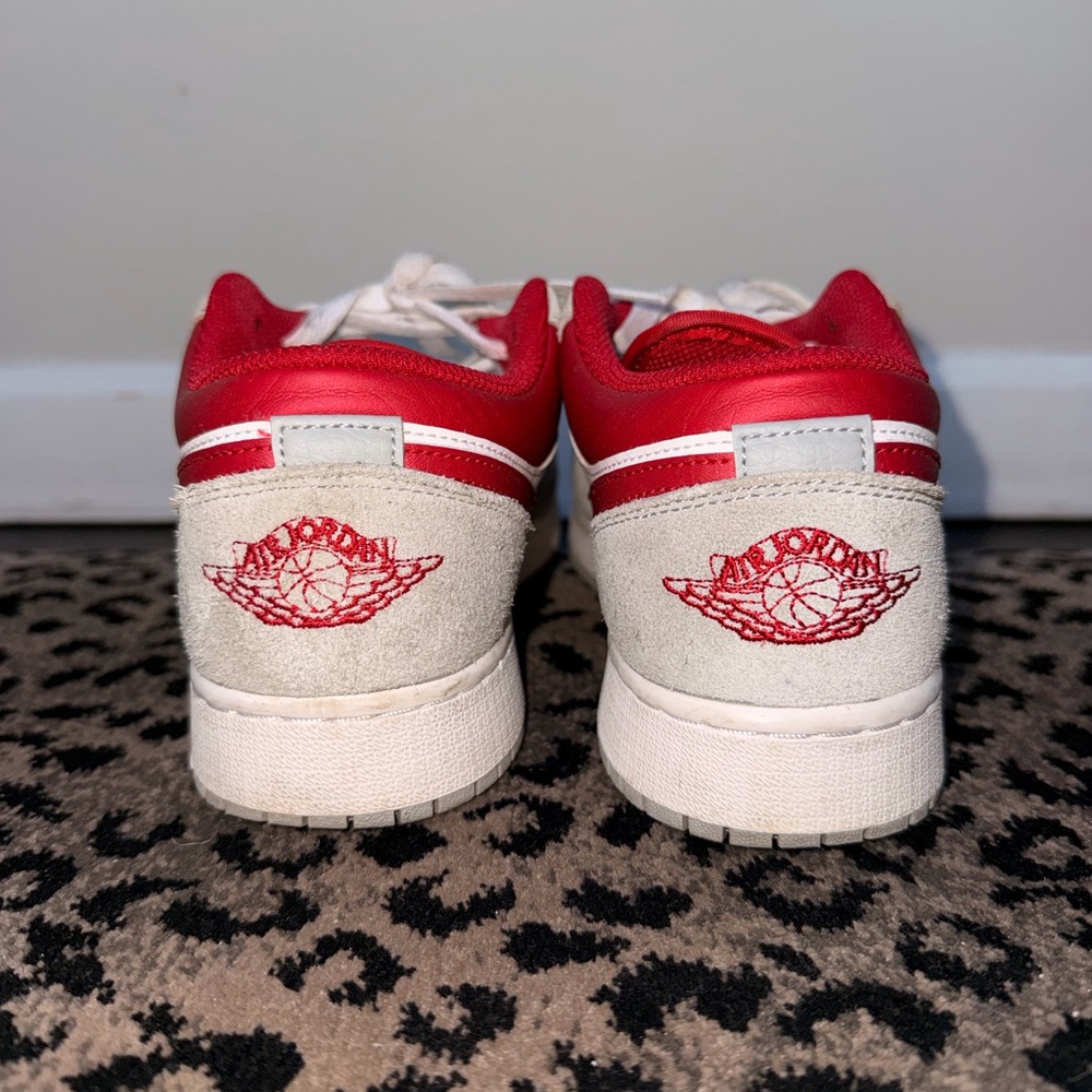 Nike Air Jordan 1 Low SE Sneakers - Picture 3 of 5